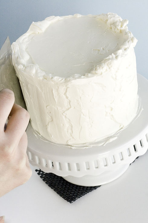 How to perfectly - and easily - frost a cake. Tons of pics!