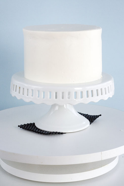 How to perfectly - and easily - frost a cake. Tons of pics!