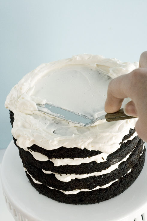 How to perfectly - and easily - frost a cake. Tons of pics!