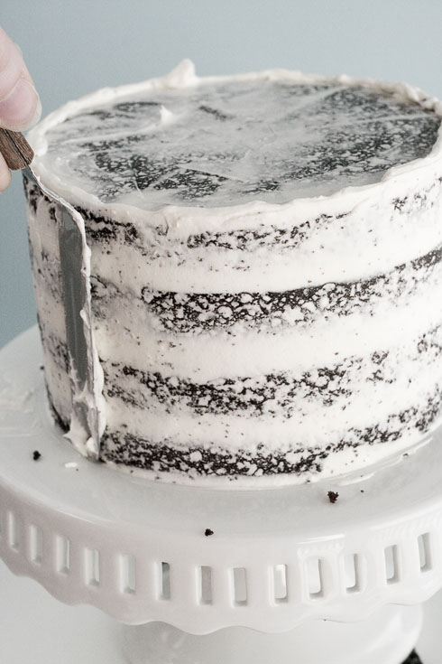 How to perfectly - and easily - frost a cake. Tons of pics!