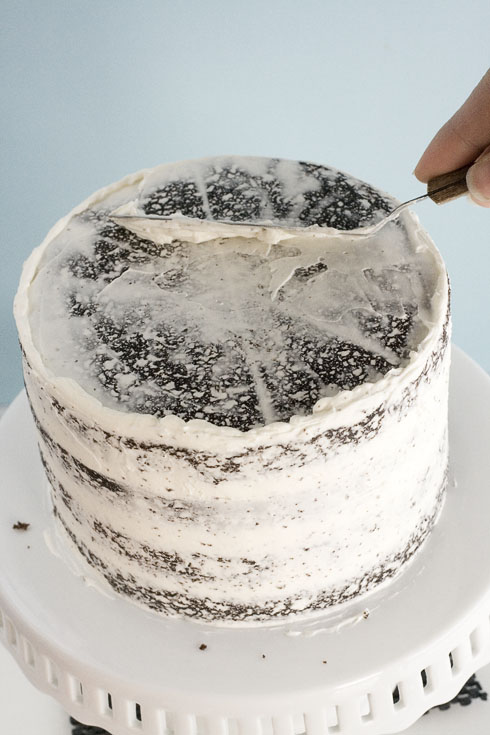 How to perfectly - and easily - frost a cake. Tons of pics!