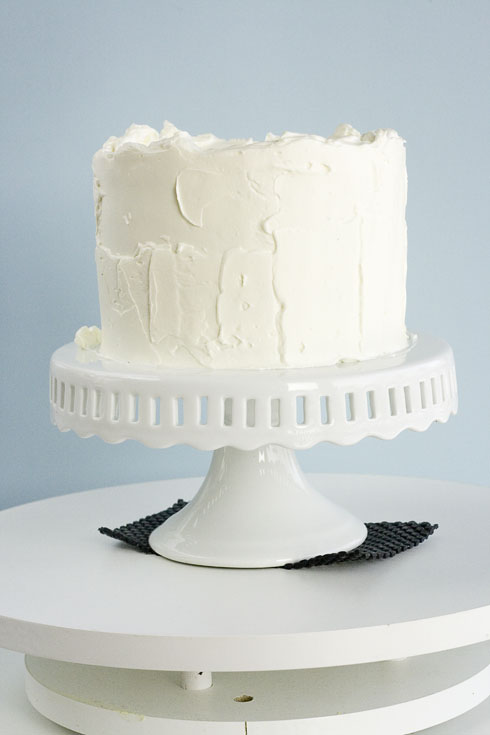 How to perfectly - and easily - frost a cake. Tons of pics!