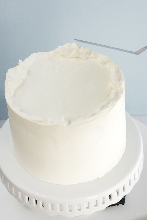 How to perfectly - and easily - frost a cake. Tons of pics!